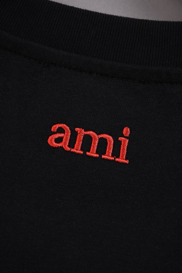 ブランドTシャツ着用イメージ
